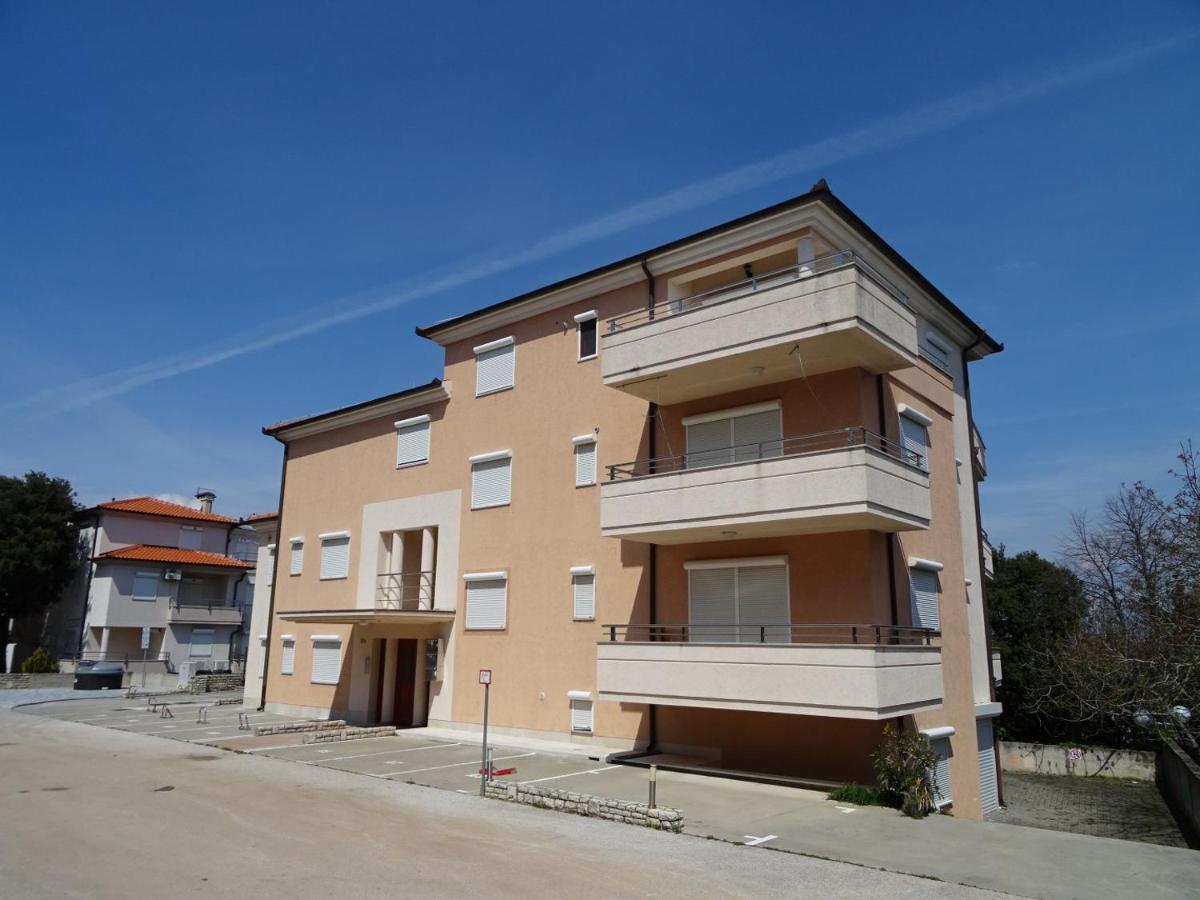Apartment Erika Premantura Exterior photo